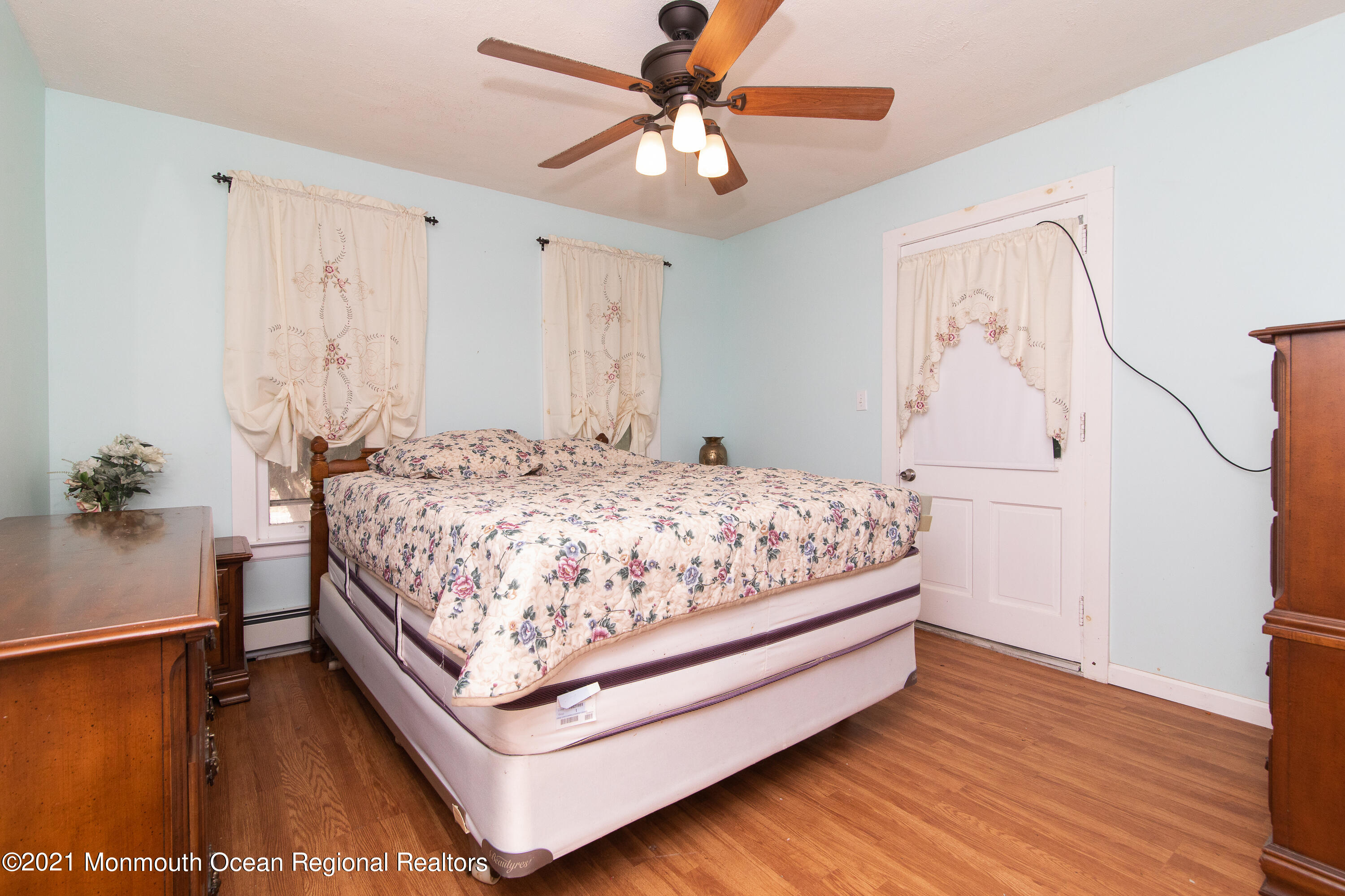 61 Cassville Road Jackson, NJ 08527 - Photo 11 of 26 a bedroom with a bed and a potted plant
