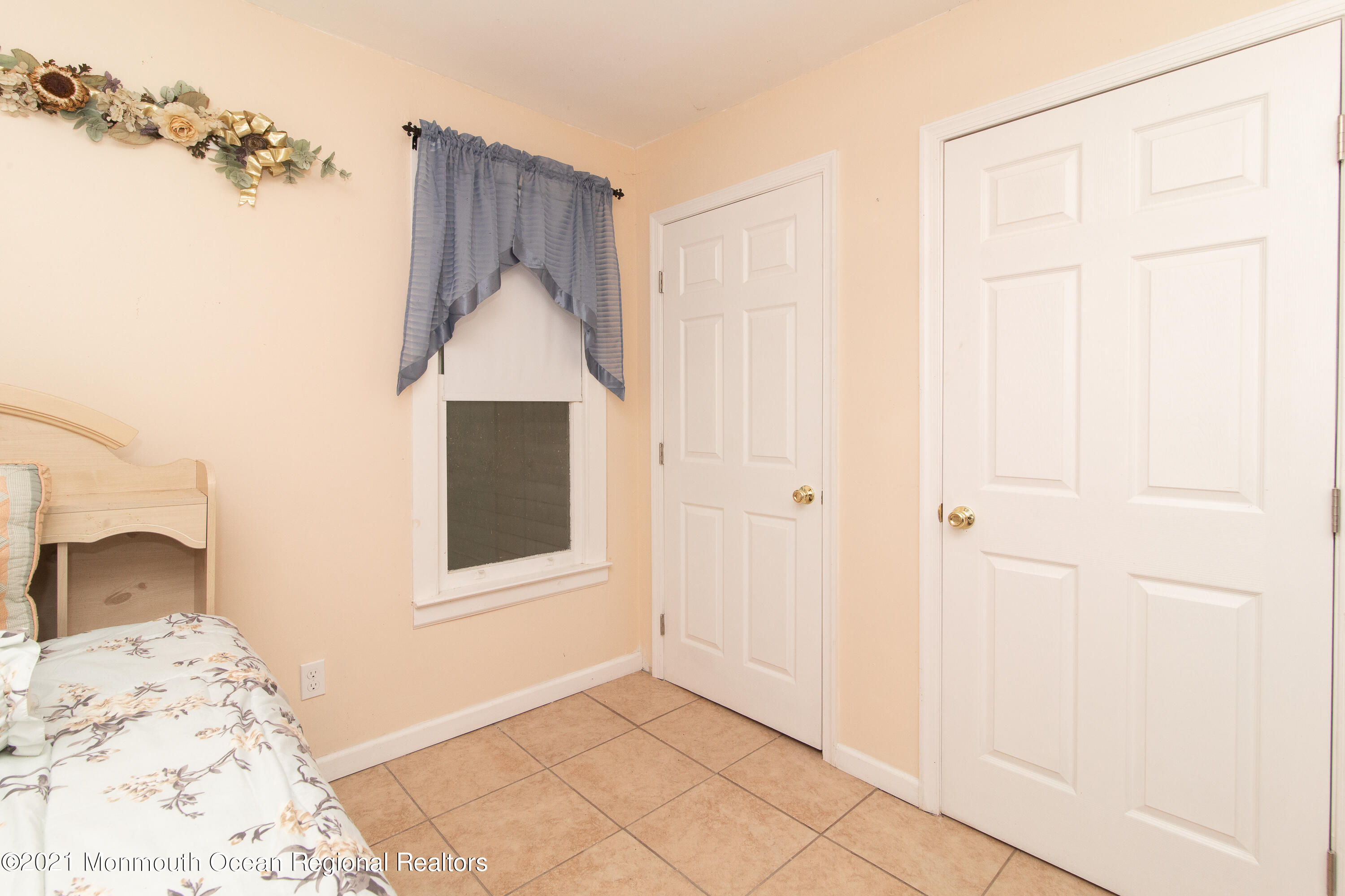 61 Cassville Road Jackson, NJ 08527 - Photo 17 of 26 a bedroom with a bed and a window