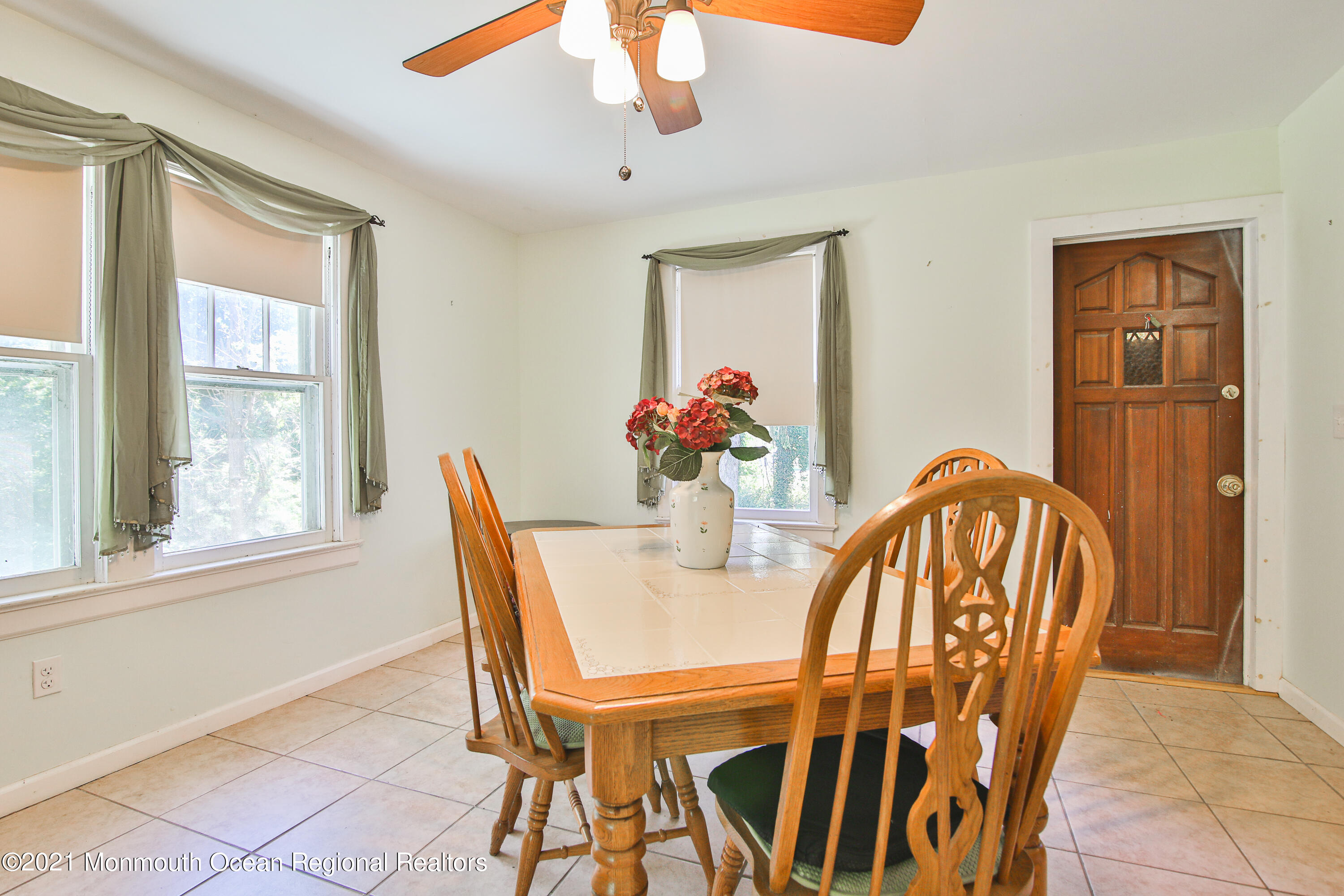 61 Cassville Road Jackson, NJ 08527 - Photo 9 of 26 a dining room with furniture and window