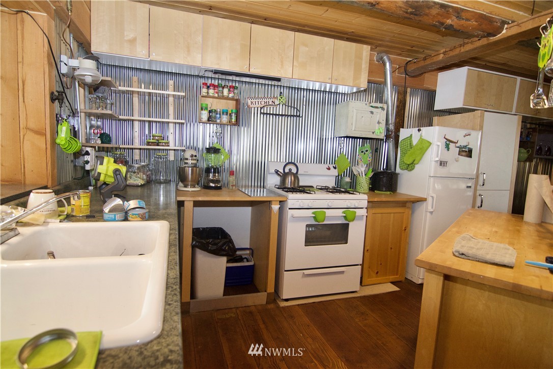 125 Jason Lucas Road Methow, WA 98834 - Photo 9 of 25