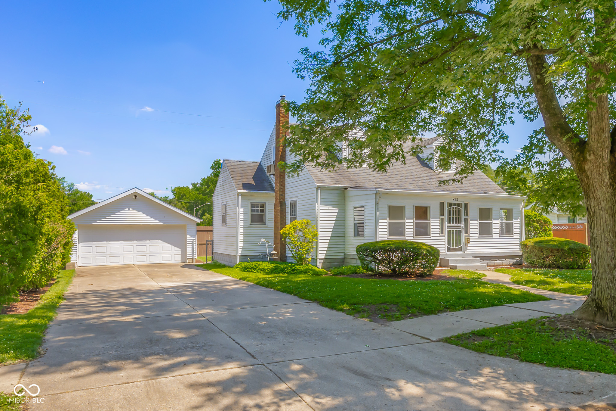 813 Central Place Columbus, IN 47201 - Photo 4 of 43