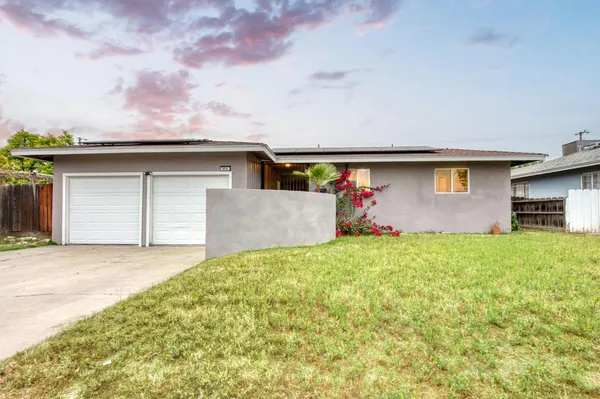 $325,000 | 824 West Clinton Avenue, Fresno, CA 93705