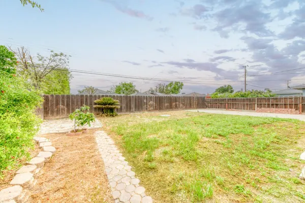 $325,000 | 824 West Clinton Avenue, Fresno, CA 93705