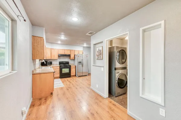 $325,000 | 824 West Clinton Avenue, Fresno, CA 93705