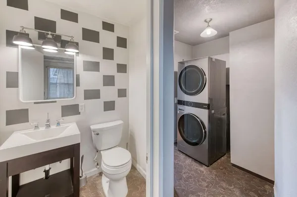 $325,000 | 824 West Clinton Avenue, Fresno, CA 93705