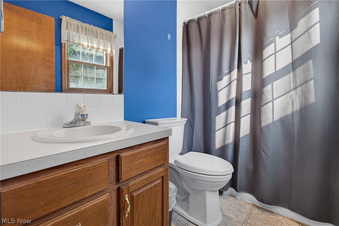 45319 Old Middle Ridge Road Amherst, OH 44001 - Photo 20 of 40 Full bathroom on second floor