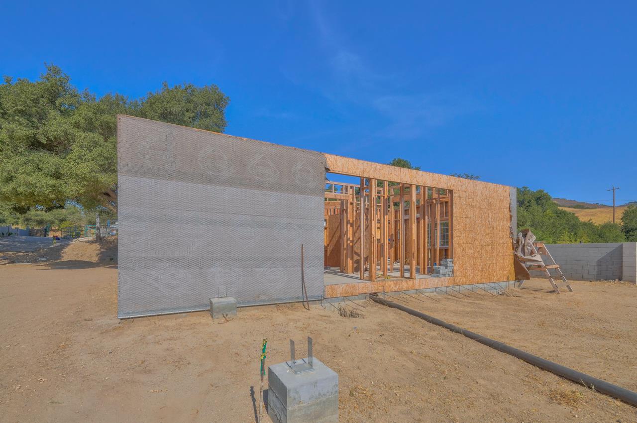 52199 Pine Canyon Road King City, CA 93930 - Photo 6 of 18 a backyard of a house with a yard and garage