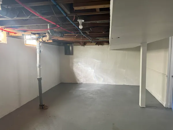 $160,000 | 16767 Lincoln Avenue, Eastpointe, MI 48021