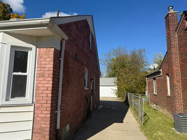 $160,000 | 16767 Lincoln Avenue, Eastpointe, MI 48021