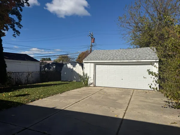 $155,000 | 16767 Lincoln Avenue, Eastpointe, MI 48021