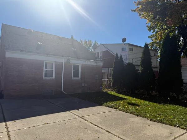 $160,000 | 16767 Lincoln Avenue, Eastpointe, MI 48021