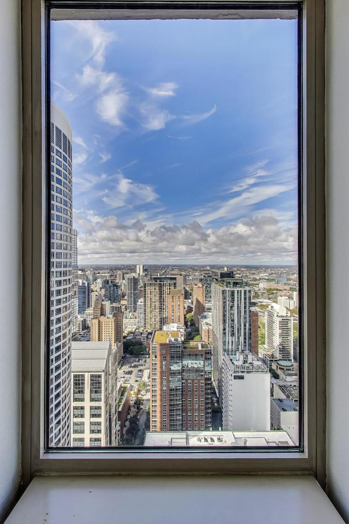 111 East Chestnut Street, Unit 48J Chicago, IL 60611 - Photo 12 of 28