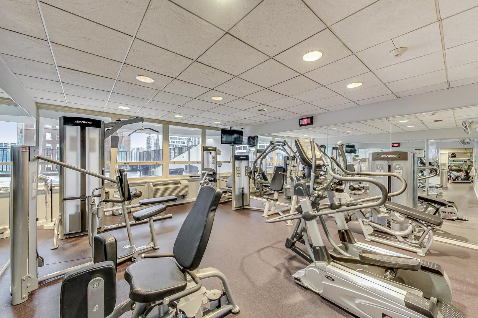 111 East Chestnut Street, Unit 48J Chicago, IL 60611 - Photo 23 of 28