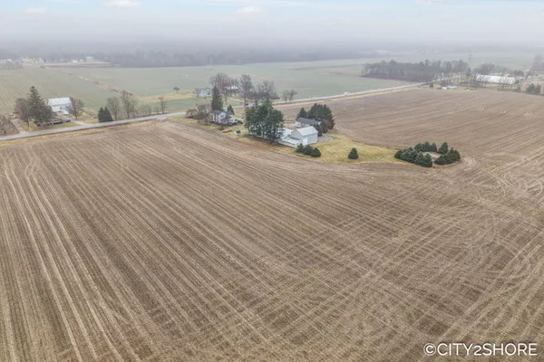 $999,999 | 12201 Sparta Avenue Northwest, Sparta, MI 49345