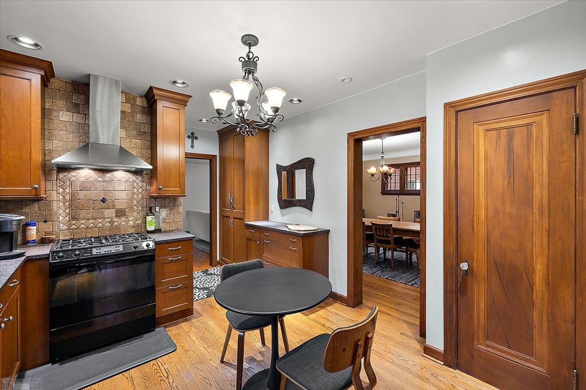 975 Fisher Road Grosse Pointe, MI 48230 - Photo 20 of 54 50193876-78a403a9-82f4-44ee-91c4-f725ed227d7a.JPG