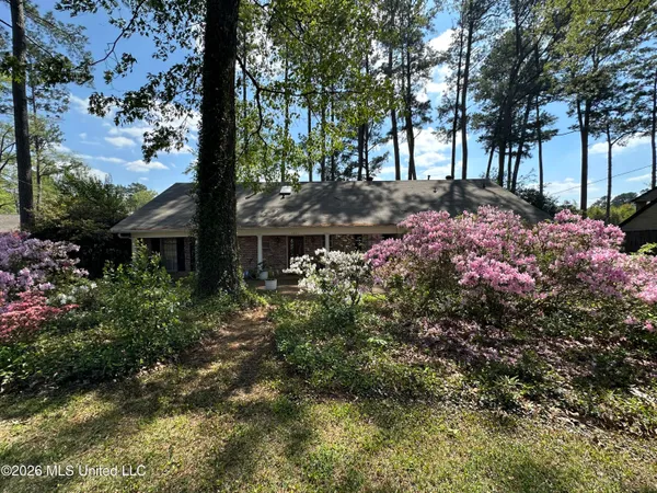 $399,000 | 1423 Roxbury Place, Jackson, MS 39211