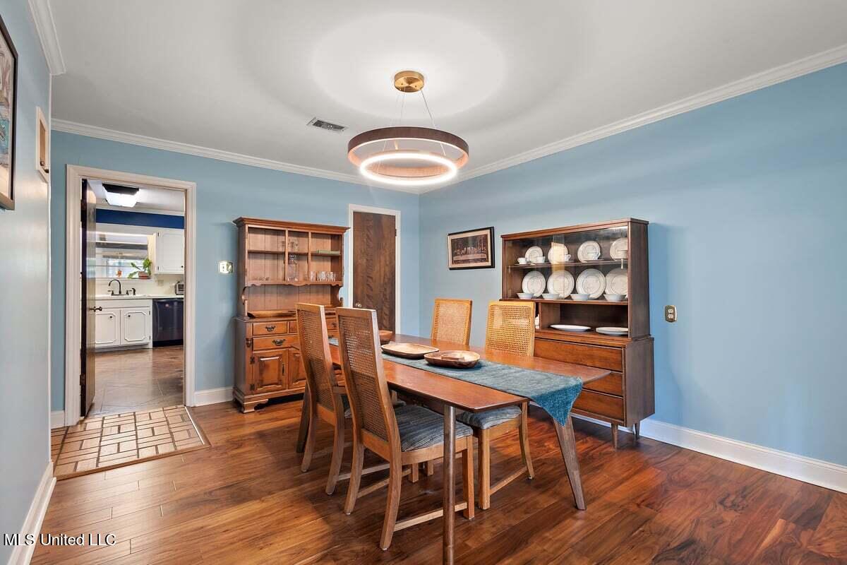 1423 Roxbury Place Jackson, MS 39211 - Photo 13 of 38 Dining room