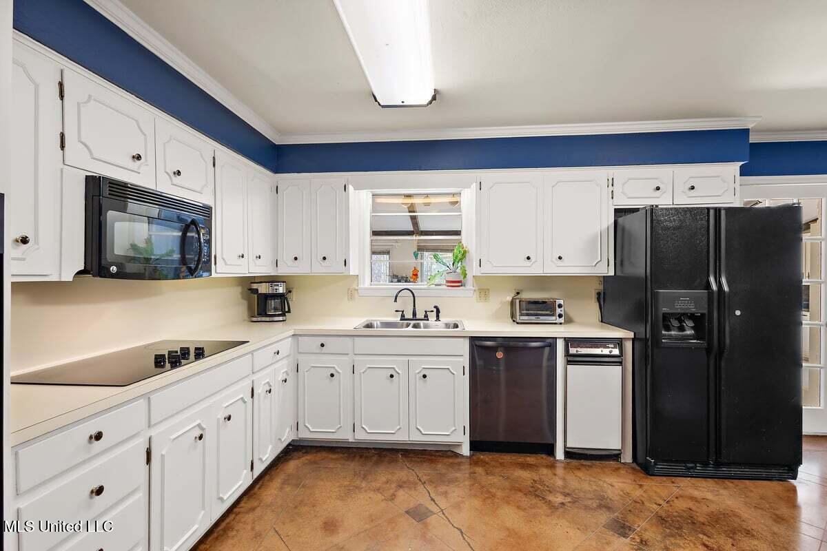 1423 Roxbury Place Jackson, MS 39211 - Photo 14 of 38 Kitchen with lots of cabinet space