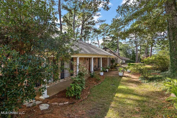 $399,000 | 1423 Roxbury Place, Jackson, MS 39211