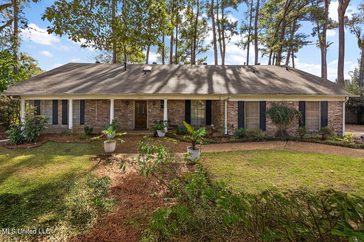 1423 Roxbury Place Jackson, MS 39211 - Photo 2 of 39 Front of Home