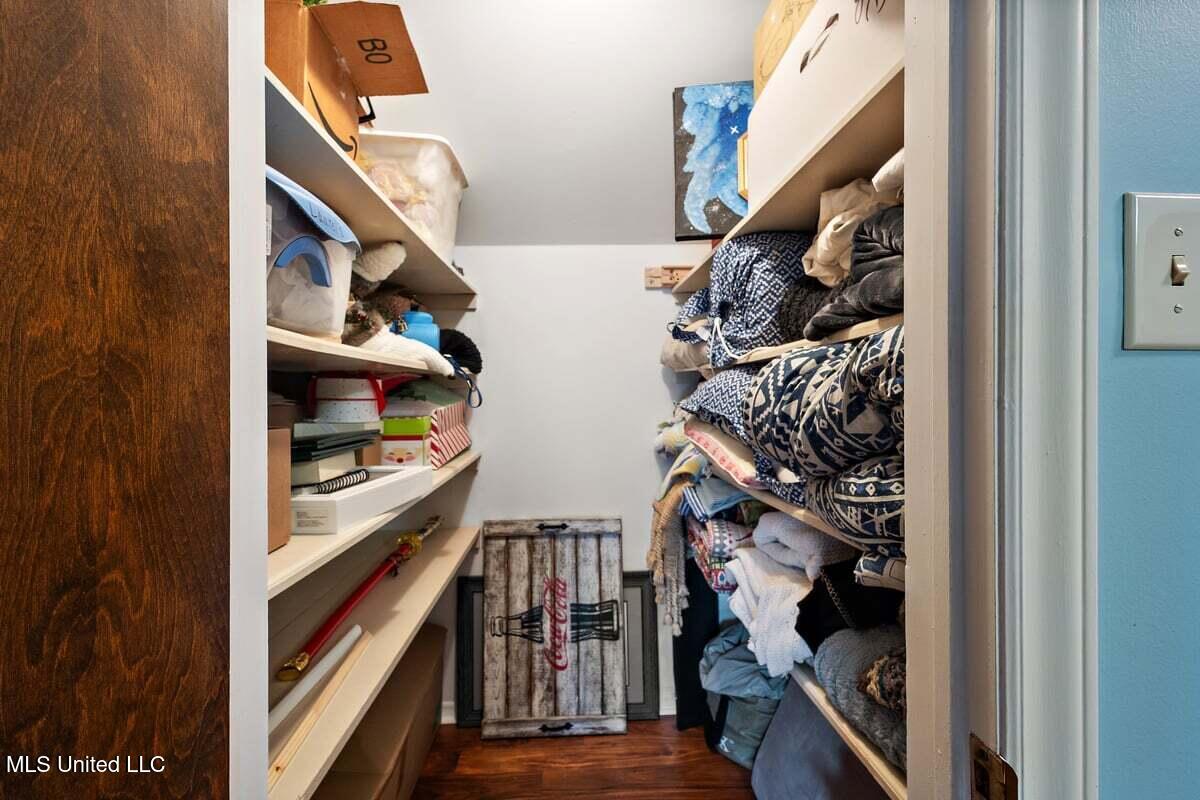 1423 Roxbury Place Jackson, MS 39211 - Photo 25 of 38 Great closet space