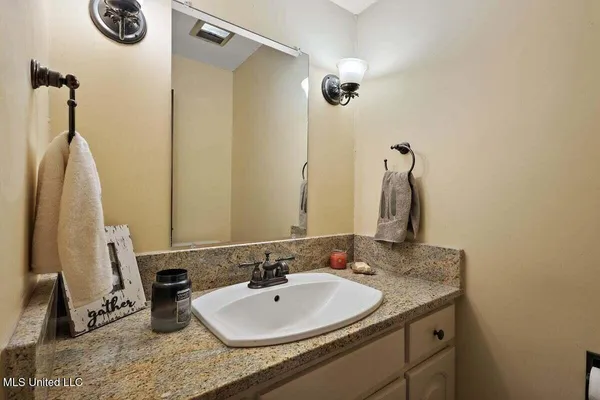 $389,000 | 1423 Roxbury Place, Jackson, MS 39211