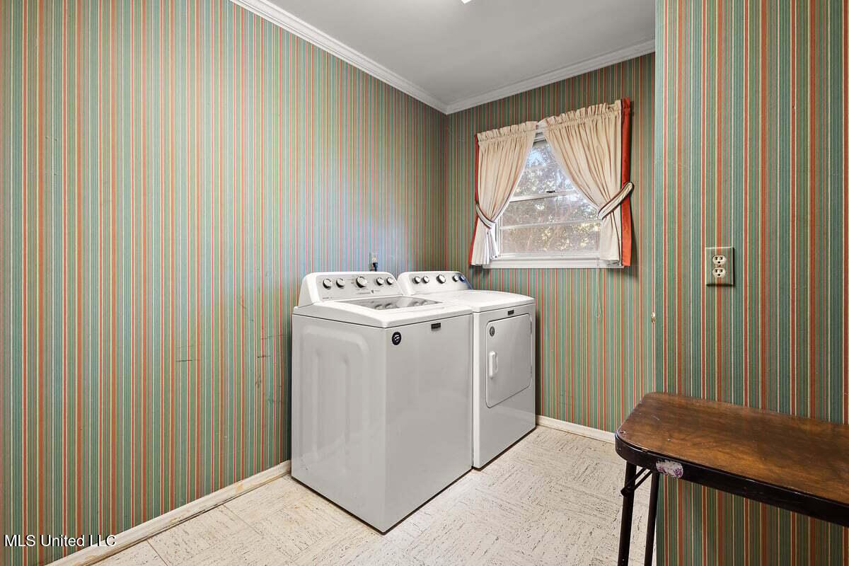 1423 Roxbury Place Jackson, MS 39211 - Photo 30 of 39 Laundry room