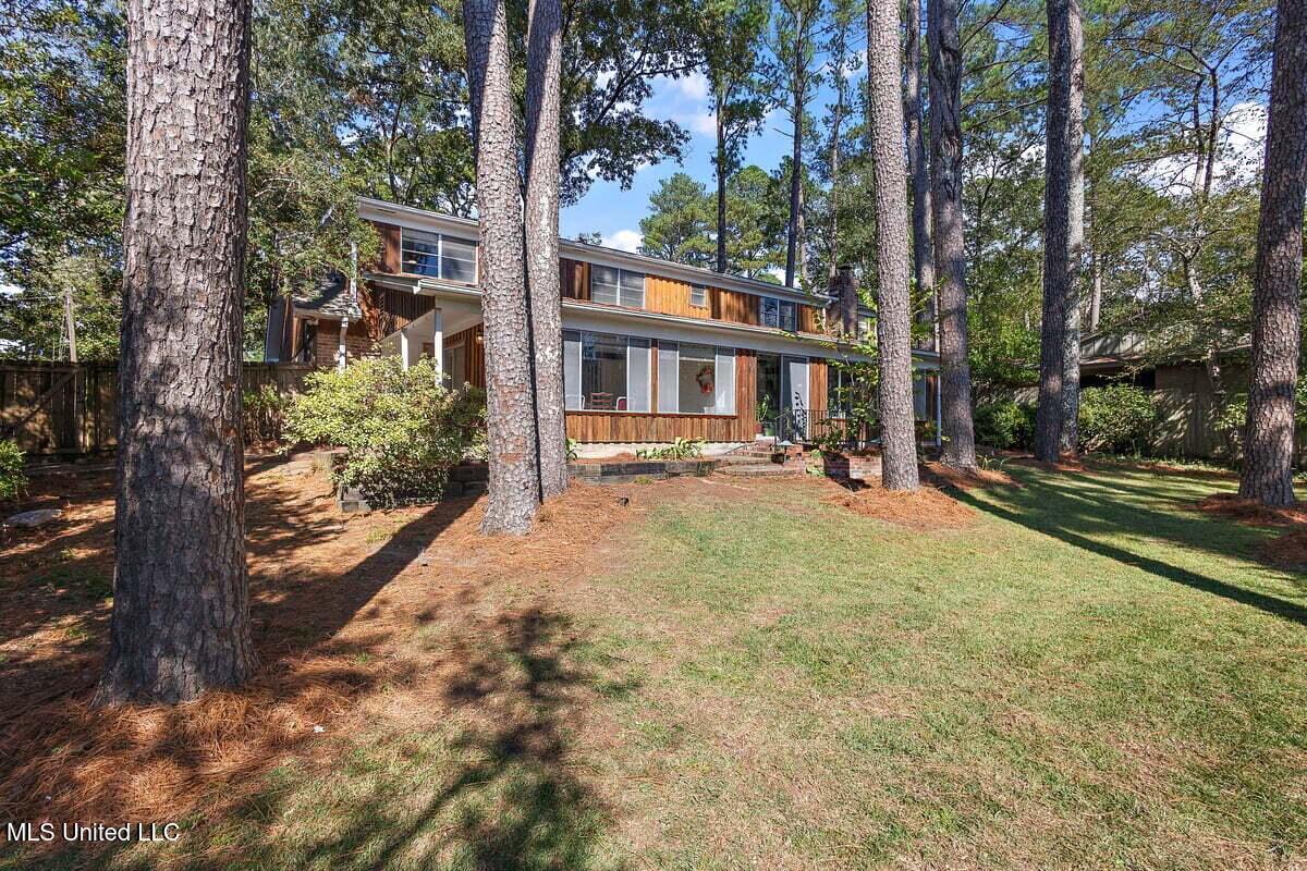1423 Roxbury Place Jackson, MS 39211 - Photo 34 of 39 Backview