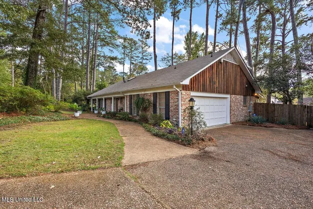 $450,000 | 1423 Roxbury Place, Jackson, MS 39211