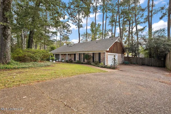 $399,000 | 1423 Roxbury Place, Jackson, MS 39211