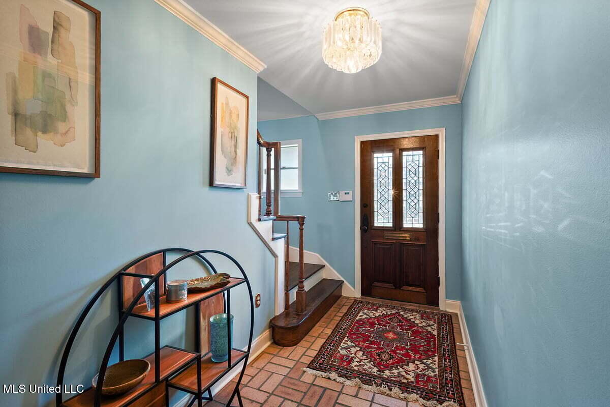 1423 Roxbury Place Jackson, MS 39211 - Photo 7 of 38 Entry Way