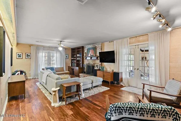 $389,000 | 1423 Roxbury Place, Jackson, MS 39211