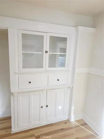 a view of empty room with window