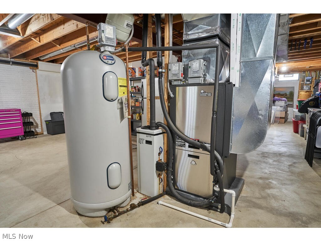 41780 Parsons Road Lagrange, OH 44050 - Photo 17 of 21 Utility room with electric water heater