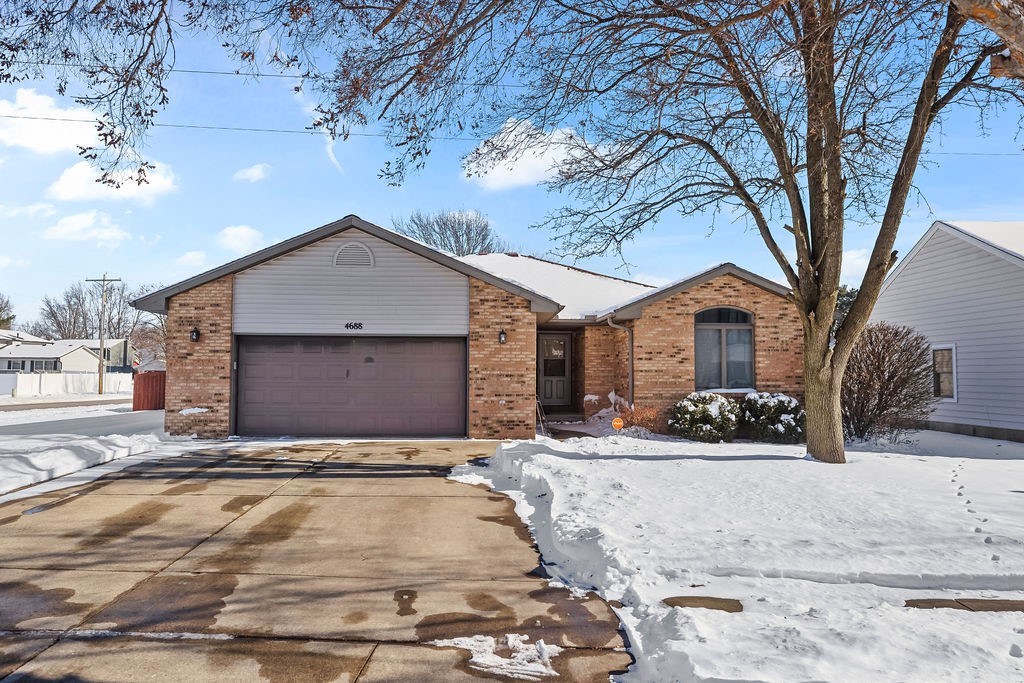 4688 Mission Drive Decatur, IL 62526 - Photo 1 of 33