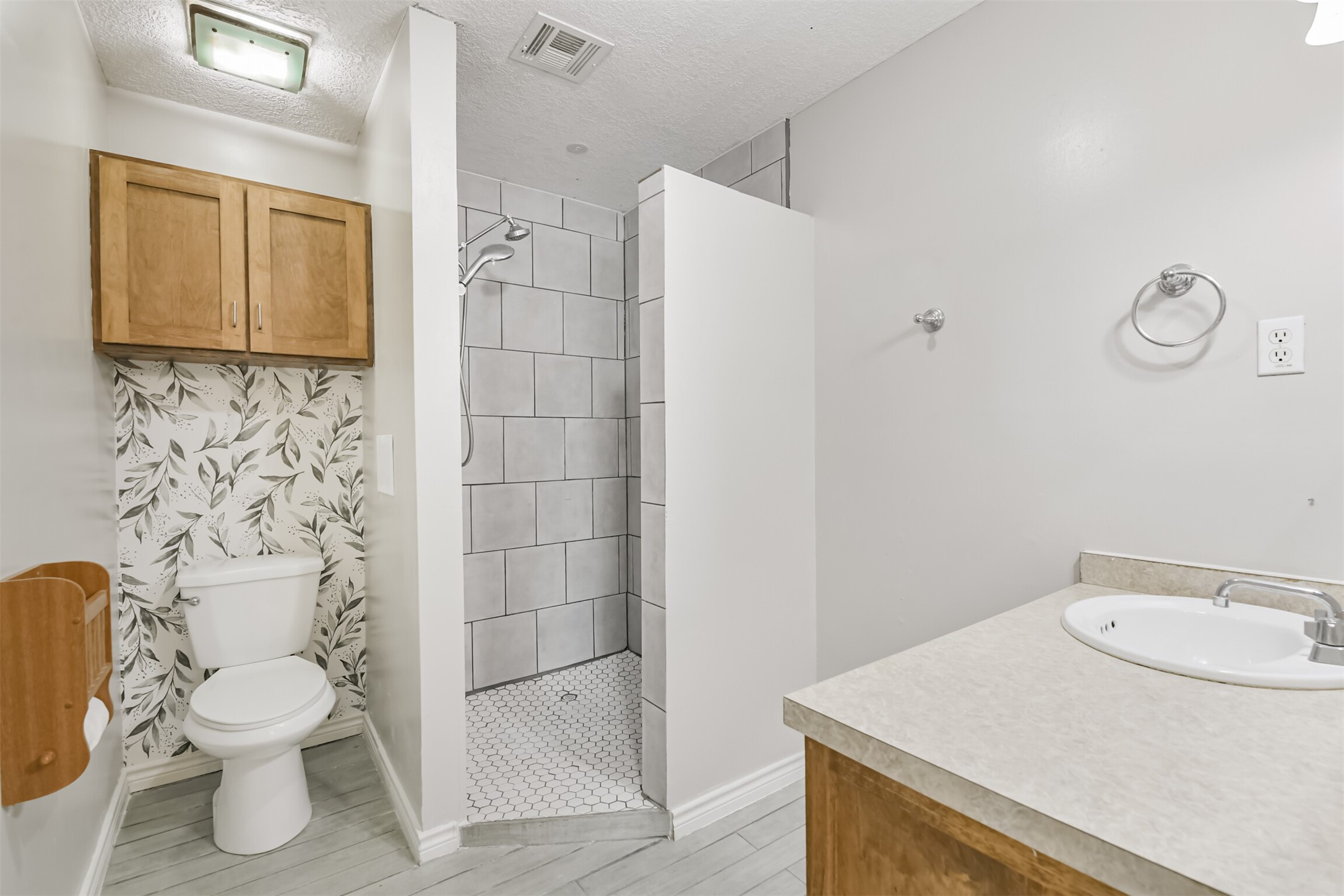 1103 Williams Street Cleveland, TX 77327 - Photo 22 of 32 a bathroom with a toilet sink and shower