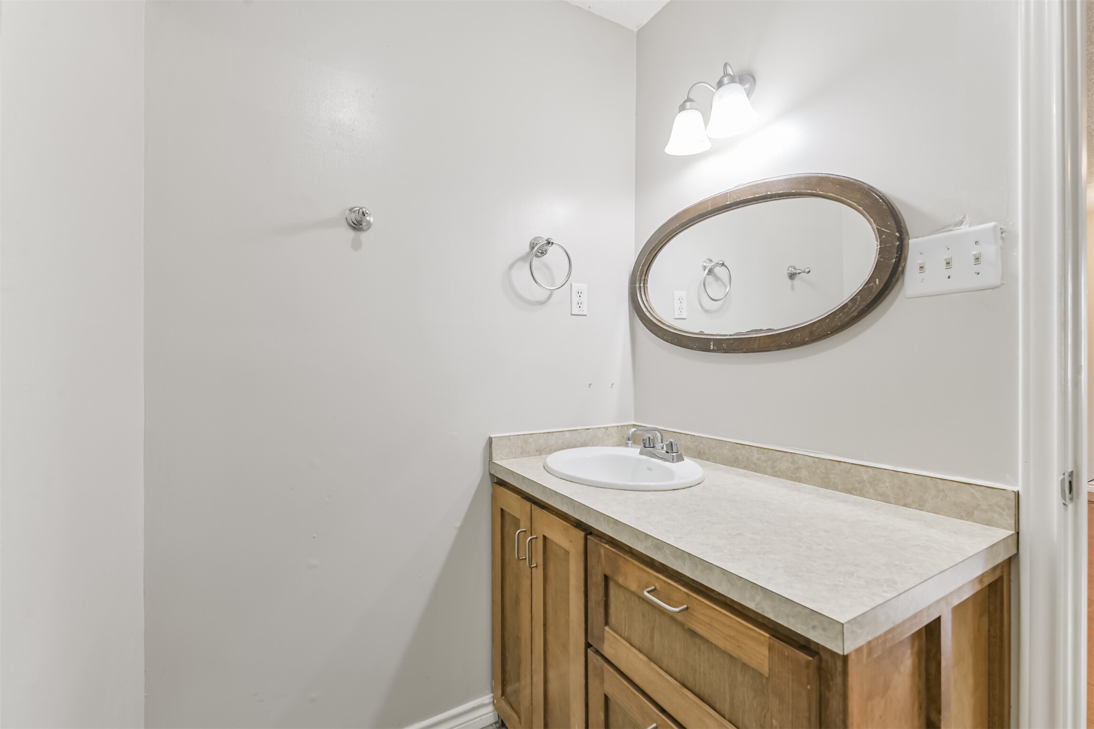 1103 Williams Street Cleveland, TX 77327 - Photo 23 of 32 a bathroom with a sink a vanity and a mirror