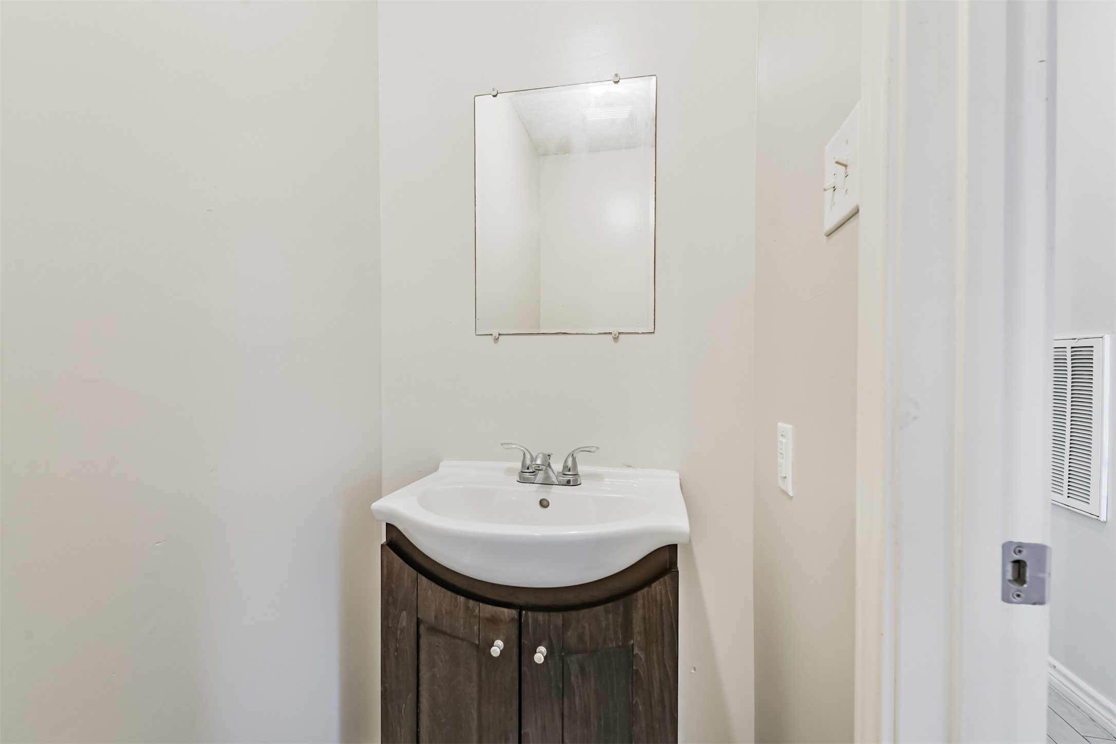 1103 Williams Street Cleveland, TX 77327 - Photo 30 of 32 a bathroom with a sink and a mirror