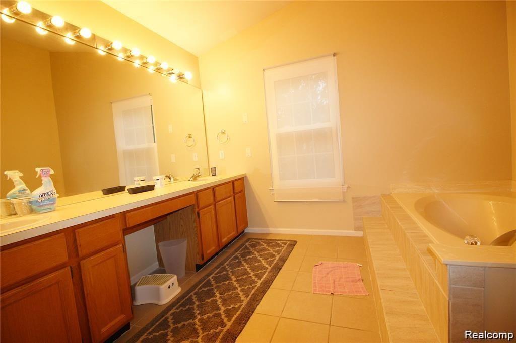 193 Saxon Court Rochester, MI 48307 - Photo 10 of 16