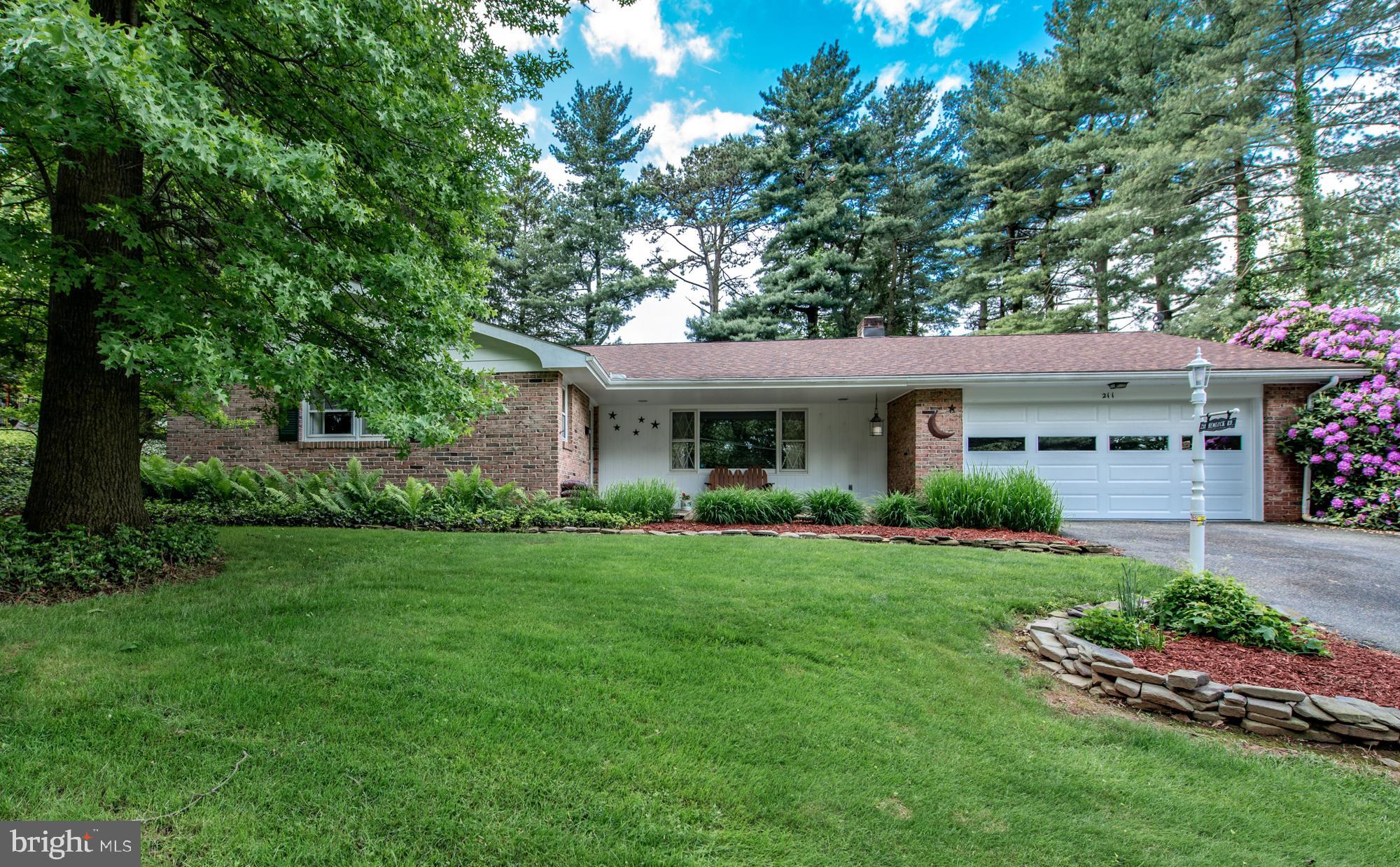 211 Hemlock Road Ephrata, PA 17522 - Photo 3 of 29 V2