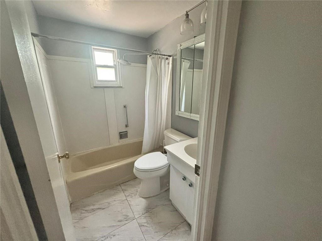 270 Wheeler Avenue McKees Rocks, PA 15136 - Photo 7 of 28 a bathroom with a toilet and a shower