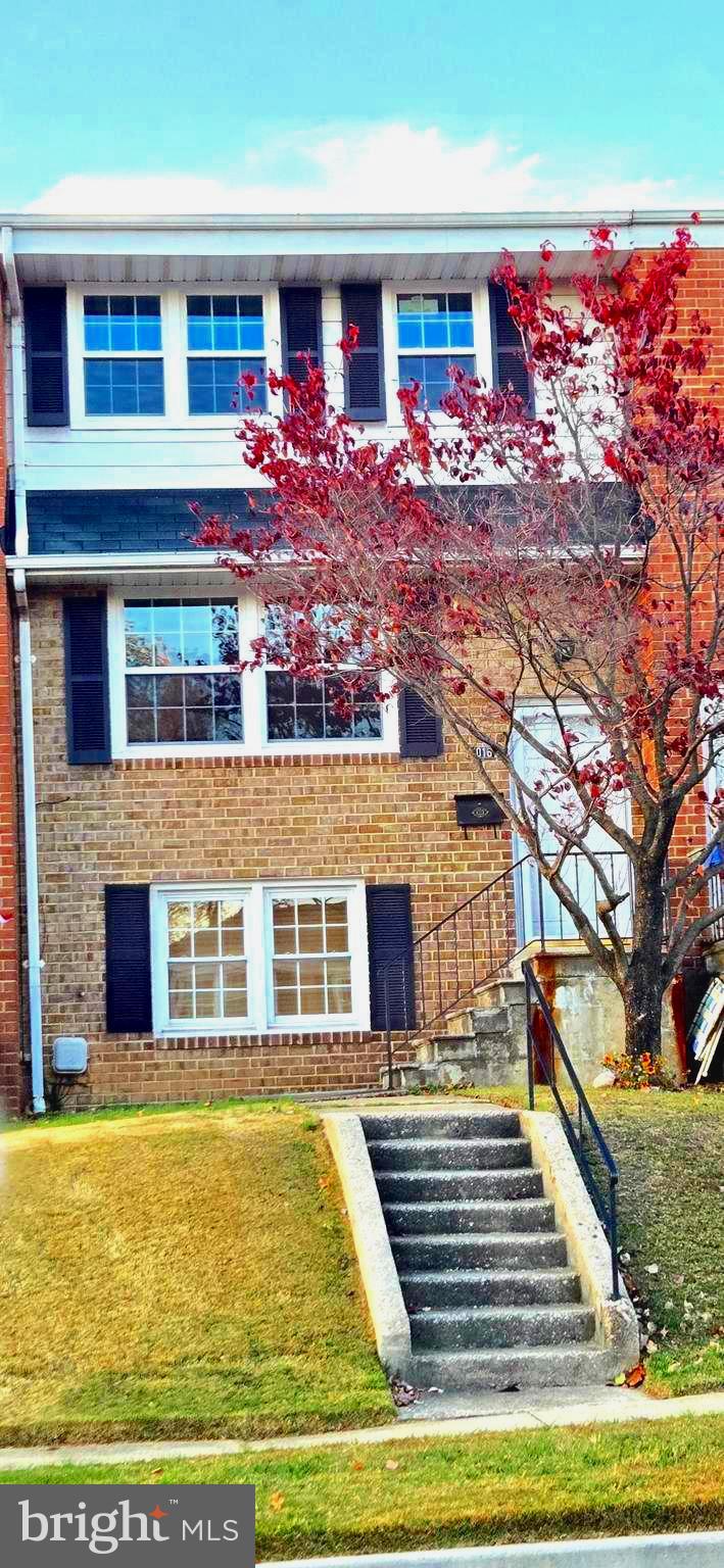 1016 Grovehill Road Baltimore, MD 21227 - Photo 4 of 65 Gallery Image 4