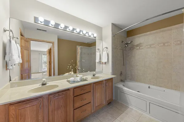 $450,000 | 1101 Ironwood Lane, Lisle, IL 60532