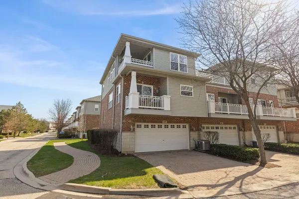 $450,000 | 1101 Ironwood Lane, Lisle, IL 60532