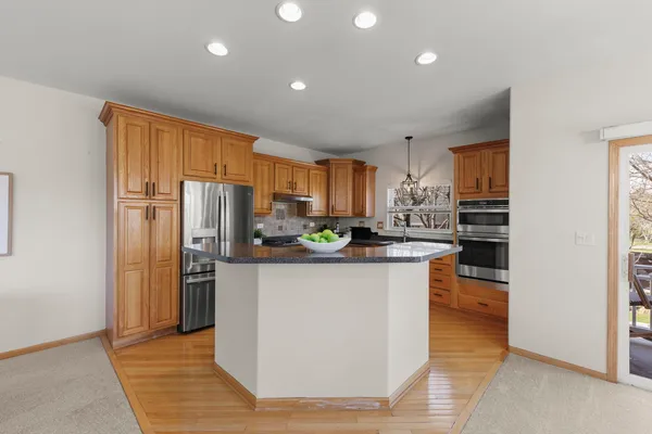 $450,000 | 1101 Ironwood Lane, Lisle, IL 60532