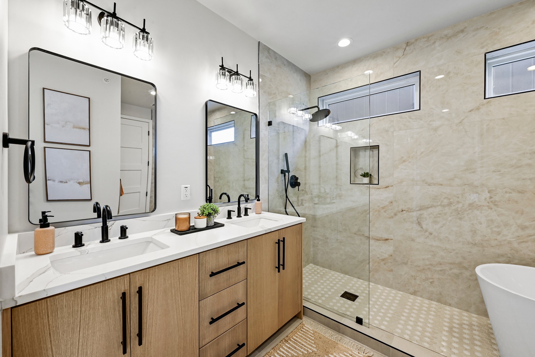 100 West Odell Street, Unit 2 Austin, TX 78752 - Photo 27 of 36 3rd Floor Luxurious Primary Bathroom