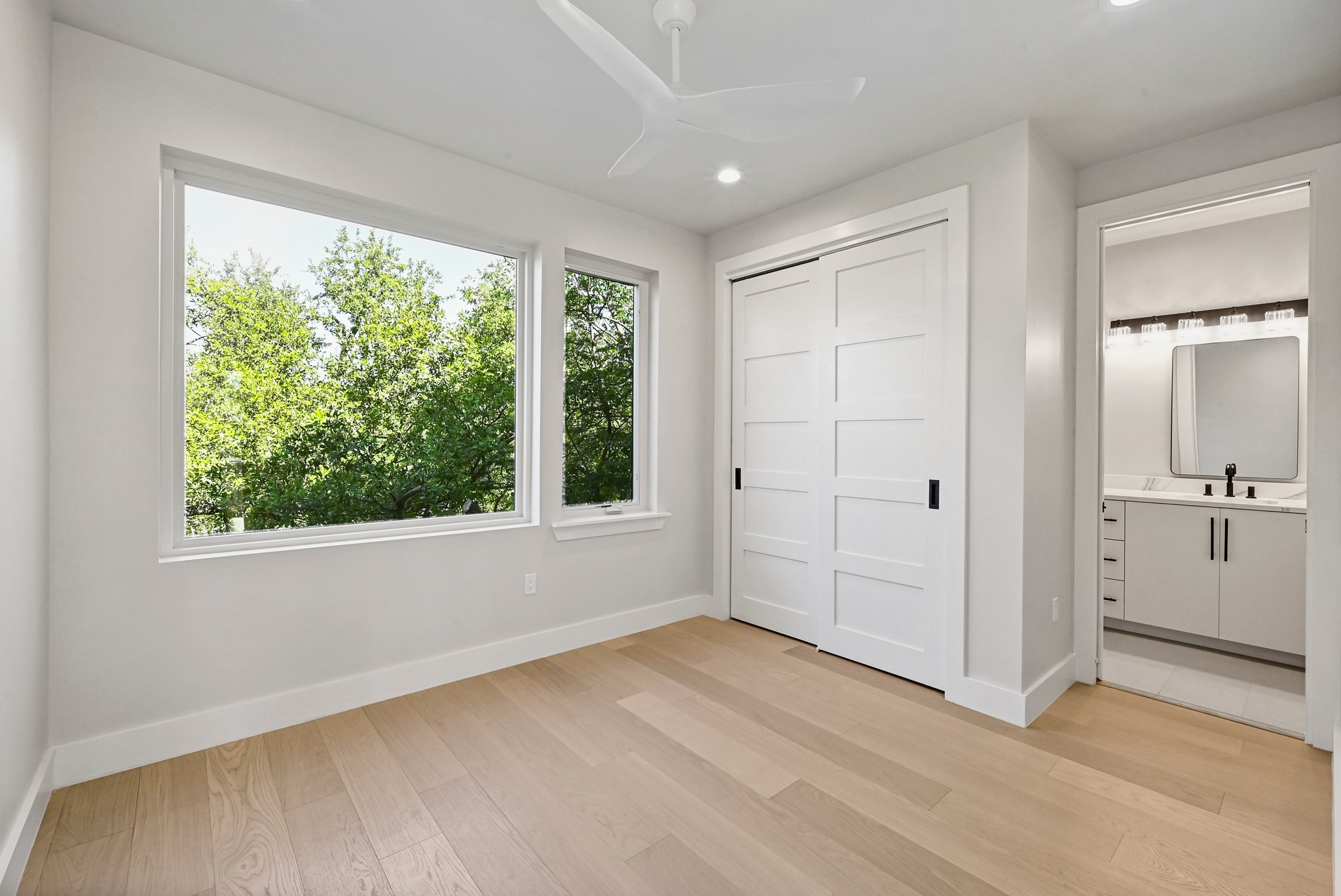 100 West Odell Street, Unit 2 Austin, TX 78752 - Photo 30 of 36 3rd Floor Secondary Bedroom with connected Bathroom.