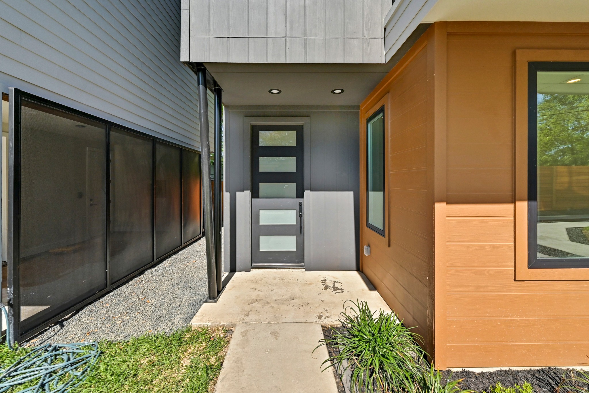 100 West Odell Street, Unit 2 Austin, TX 78752 - Photo 4 of 36 Front Entrance