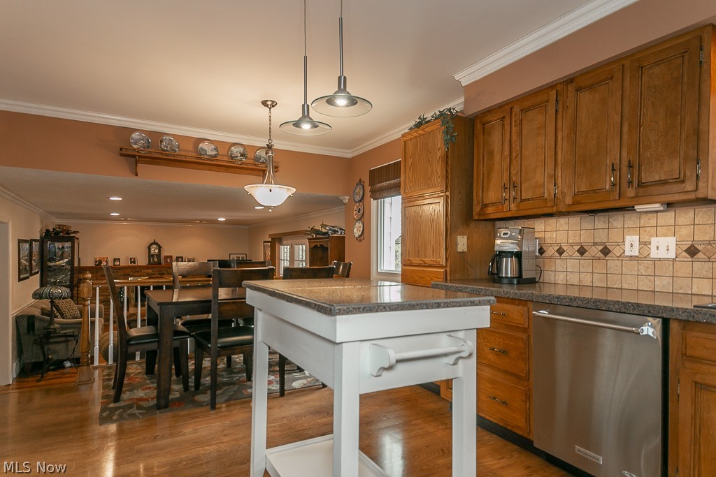 919 Beechers Brook Road Cleveland, OH 44143 - Photo 4 of 31 Gallery Image 4