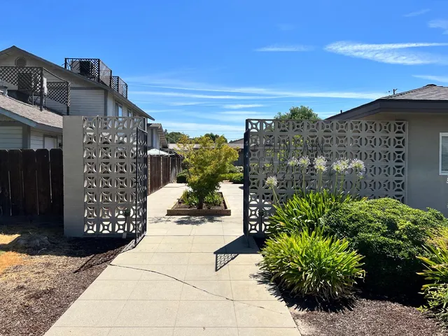 $1,600 | 2450 14th Avenue, Unit B, Kingsburg, CA 93631